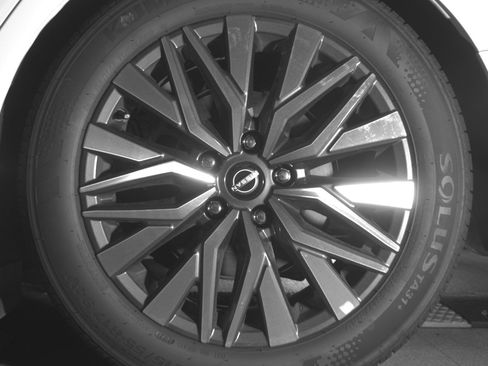 Used 2025 Nissan Altima 2.5 SV FWD image 14