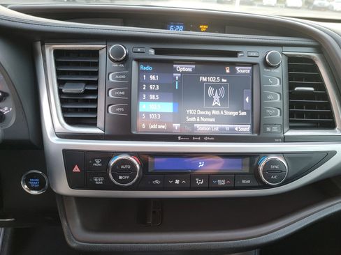 Used 2018 Toyota Highlander XLE image 31