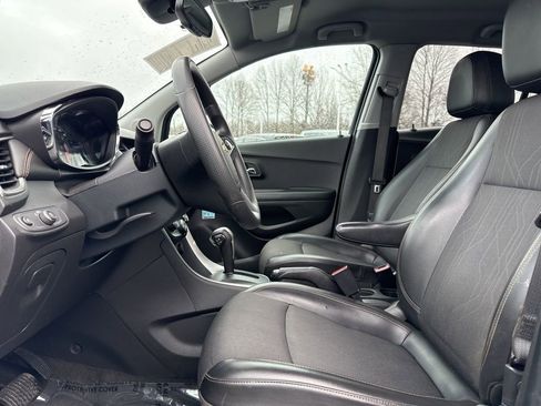 Used 2021 Chevrolet Trax LT image 9