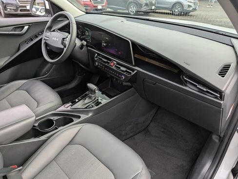 Used 2023 Kia Niro EX image 37