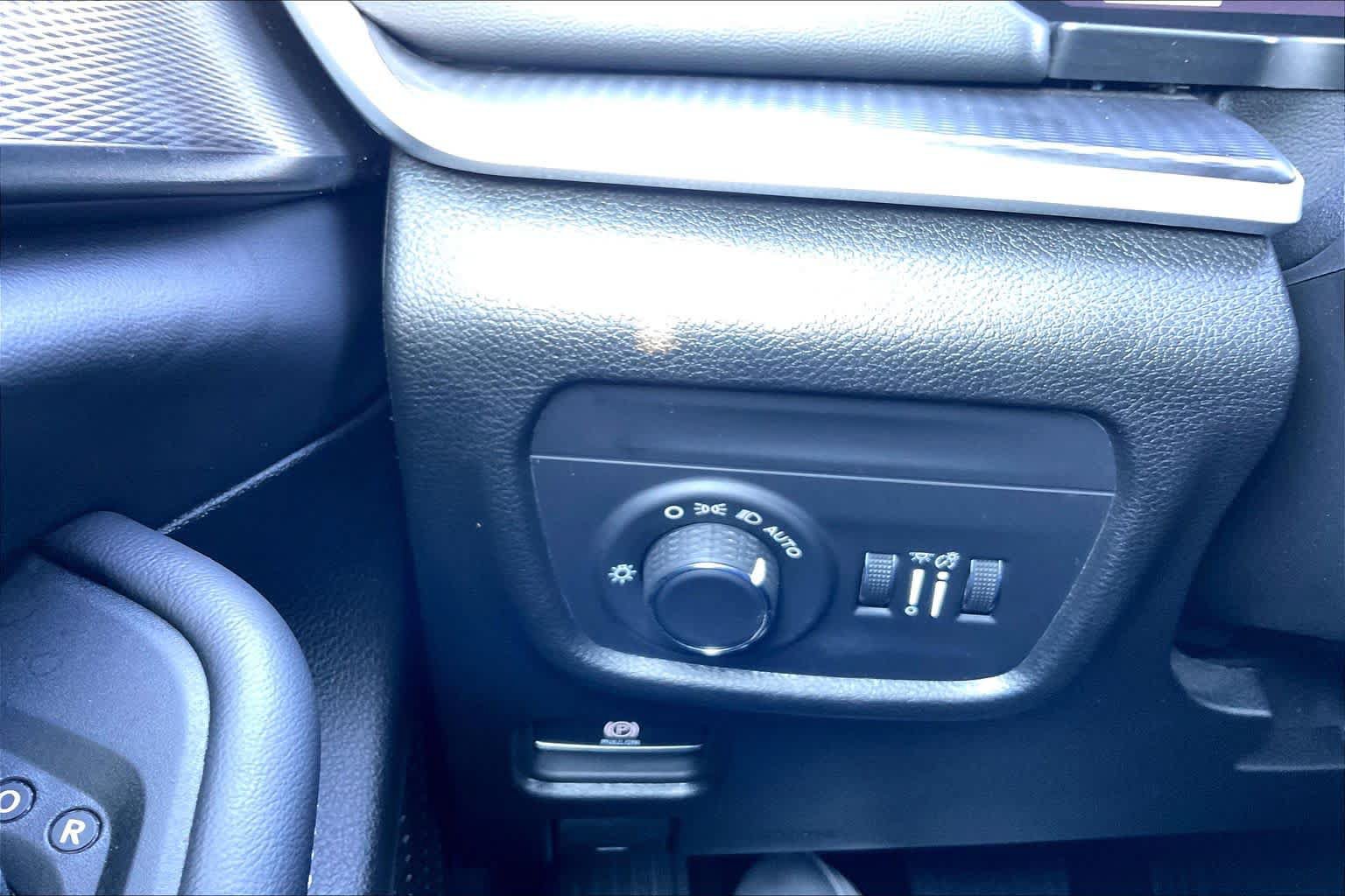 Used 2024 Jeep Grand Cherokee L Laredo RWD image 36
