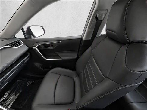 Used 2019 Toyota RAV4 XLE Premium FWD image 23