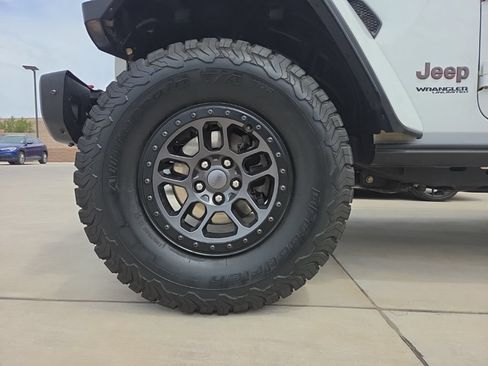 Used 2021 Jeep Wrangler Unlimited Rubicon w/ Xtreme Recon 35" Tire Package AWD/4WD image 7