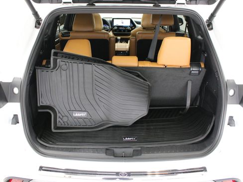 Used 2026 Toyota Highlander Platinum AWD/4WD image 35