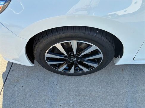 Used 2018 Nissan Altima 2.5 SV image 10