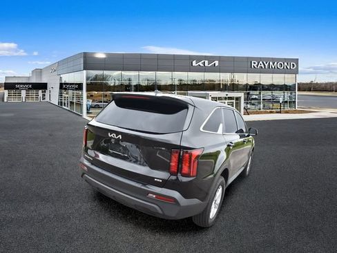 Certified 2023 Kia Sorento LX AWD/4WD image 3