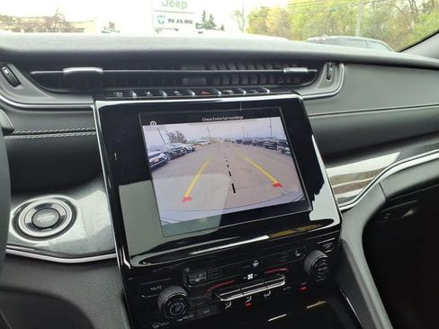 Certified 2023 Jeep Grand Cherokee Altitude AWD/4WD image 19