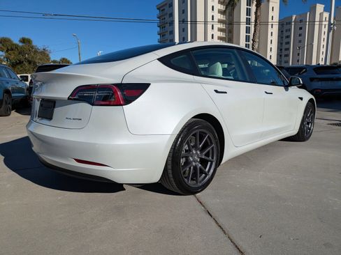 Used 2022 Tesla Model 3 Long Range image 4