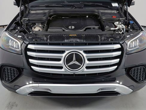 Used 2024 Mercedes-Benz GLS 450 4MATIC image 8