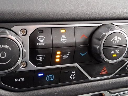 Certified 2025 Jeep Wrangler Unlimited Sahara w/ Safety Group image 28