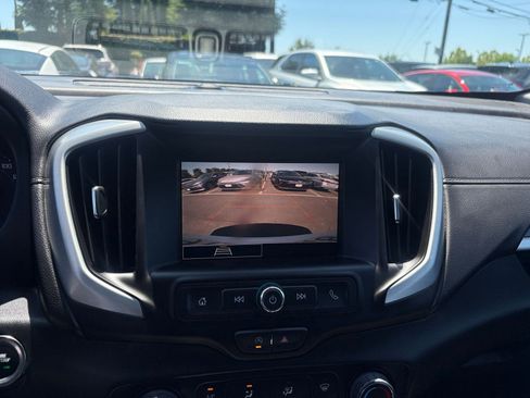 Used 2024 GMC Terrain SLE FWD image 24
