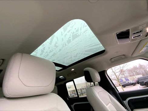 Certified 2024 Land Rover Defender 110 SE image 12