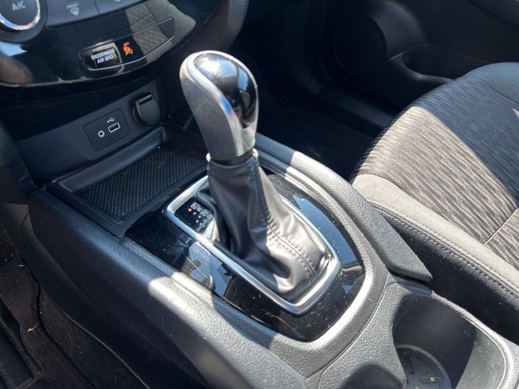 Used 2020 Nissan Rogue S FWD image 20
