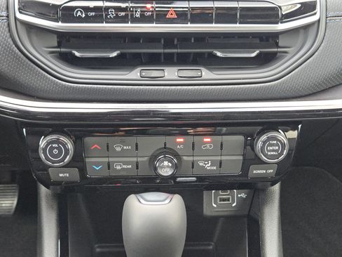 New 2026 Jeep Compass Latitude image 15