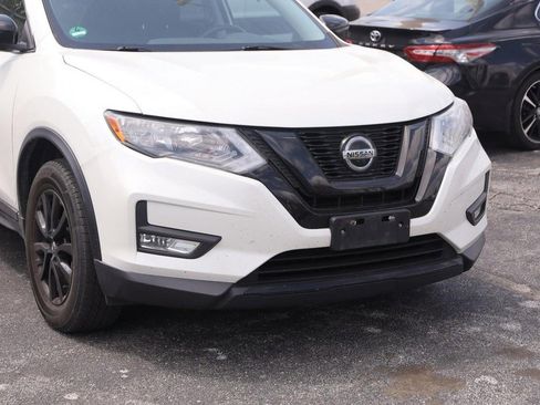 Used 2018 Nissan Rogue SV w/ Premium Package image 2