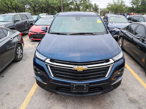 Used 2023 Chevrolet Traverse LS w/ Safety Package FWD image 5