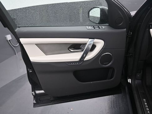 Used 2025 Land Rover Discovery Sport Dynamic SE image 18
