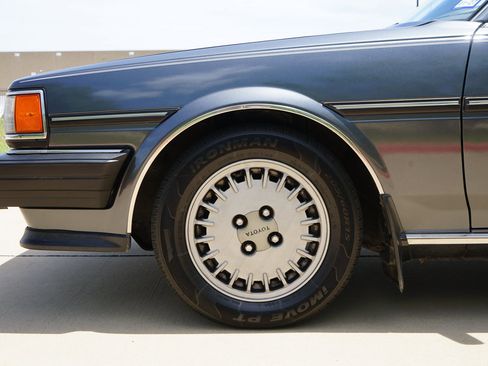 Used 1987 Toyota Cressida Sedan RWD image 28