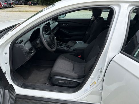Used 2025 Honda Accord SE image 17