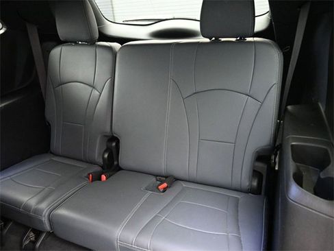 Used 2024 Buick Enclave Premium image 19