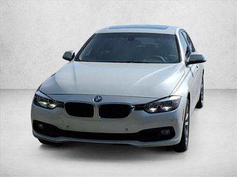 Used 2017 BMW 320i Sedan RWD image 6