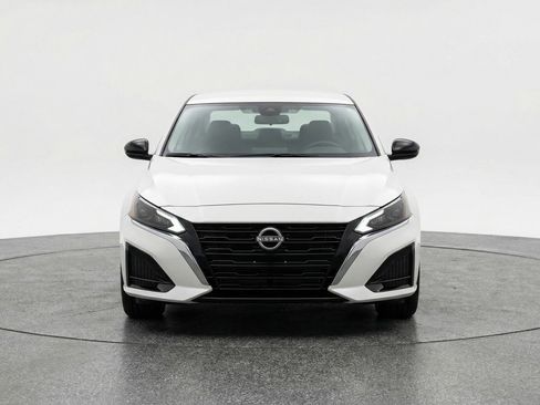 Used 2025 Nissan Altima 2.5 SV image 2