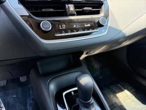 Used 2025 Toyota Corolla LE FWD image 21