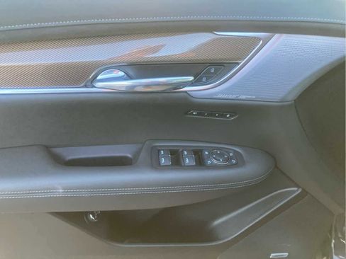Used 2025 Cadillac XT6 Premium Luxury w/ Platinum Package image 11