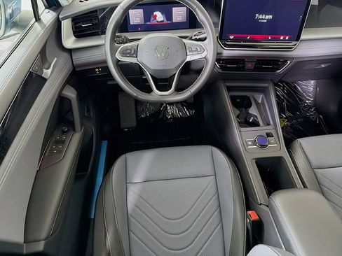 New 2026 Volkswagen Tiguan SE image 22