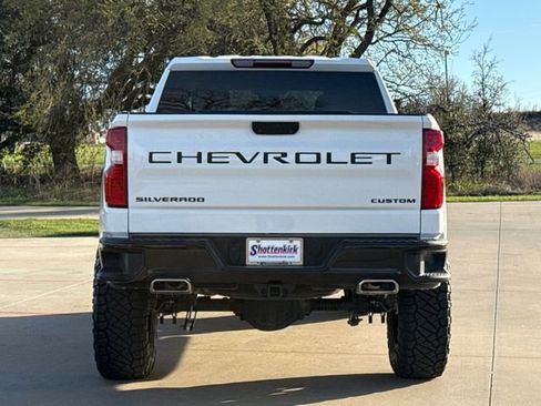 Used 2024 Chevrolet Silverado 1500 Custom Trail Boss w/ LPO, Dark Essentials Package image 8
