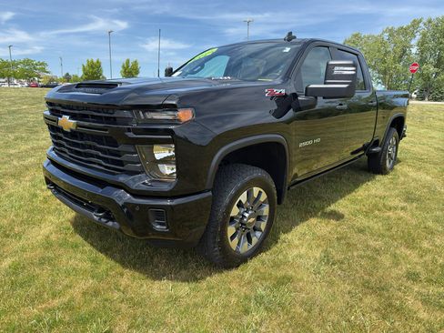 Used 2025 Chevrolet Silverado 2500 Custom w/ Custom Value Package AWD/4WD image 1