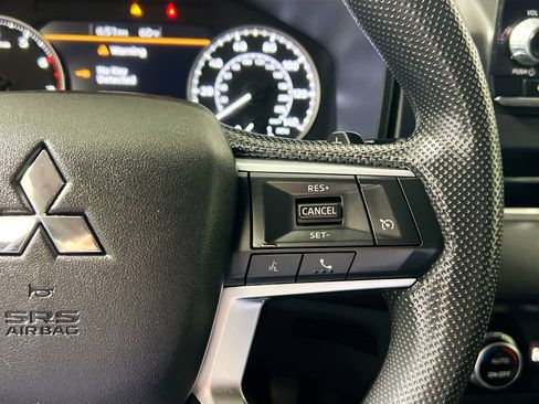 Used 2023 Mitsubishi Outlander ES image 19