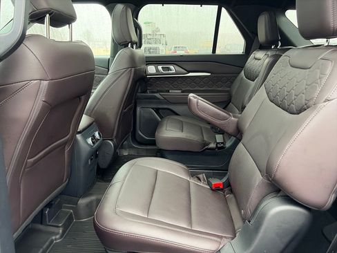 Used 2025 Ford Explorer Platinum w/ LUX Leather Package AWD/4WD image 32