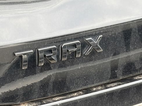 Used 2024 Chevrolet Trax RS w/ Sunroof Package FWD image 8