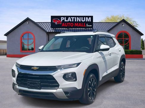Used 2023 Chevrolet TrailBlazer LT w/ Convenience Package AWD/4WD image 3