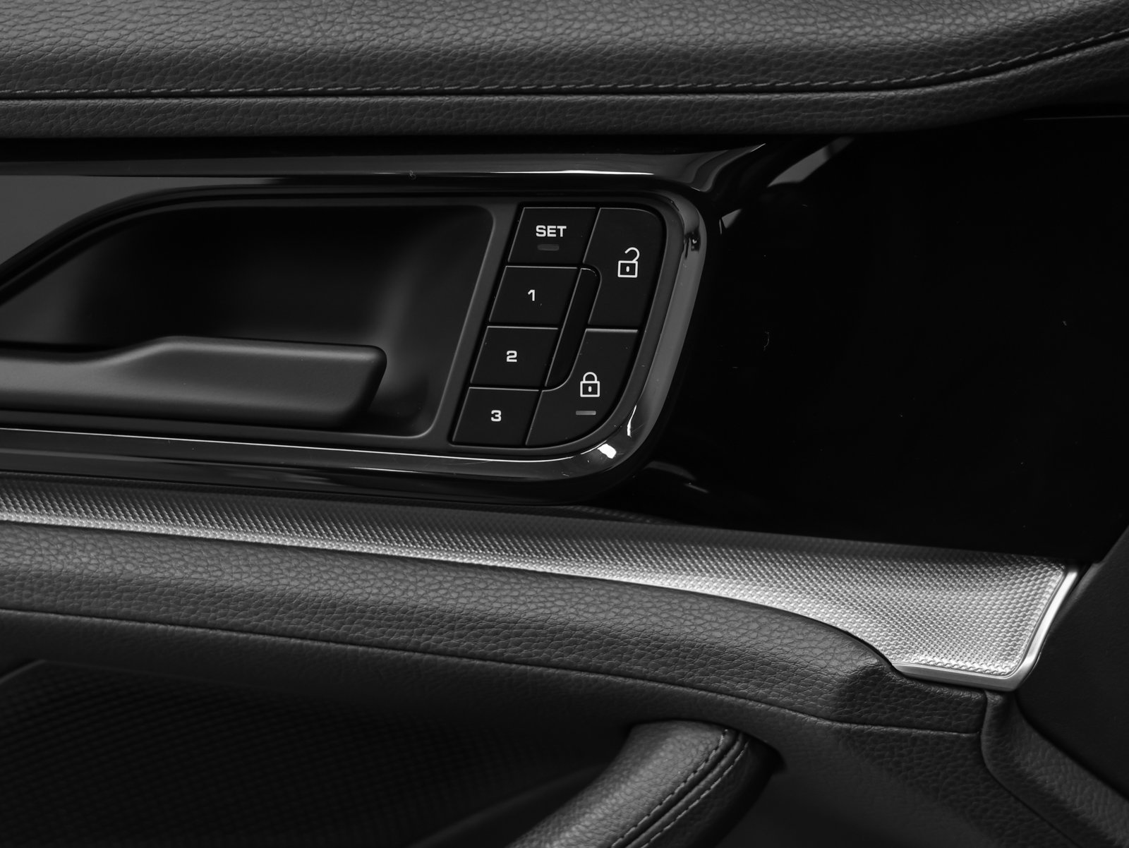 Certified 2025 Porsche Panamera 4 AWD/4WD image 27