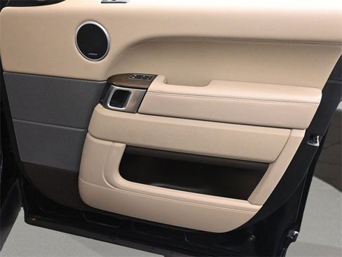 Used 2017 Land Rover Range Rover Sport HSE image 19