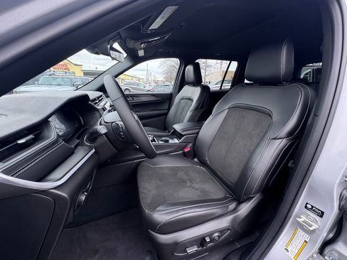 New 2025 Jeep Grand Cherokee Altitude image 13