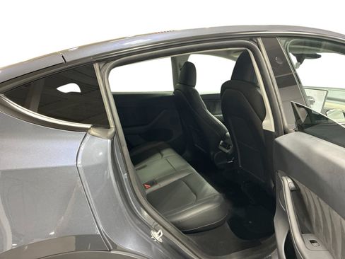 Certified 2023 Tesla Model Y Long Range AWD/4WD image 11