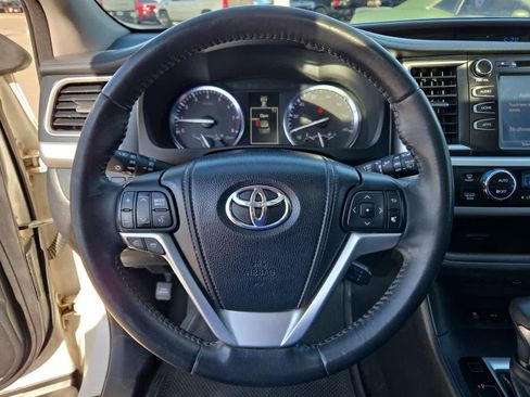 Used 2014 Toyota Highlander XLE image 19