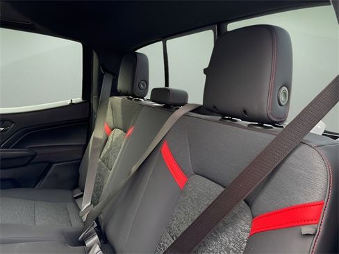 Used 2025 Chevrolet Colorado Z71 w/ Technology Package image 16