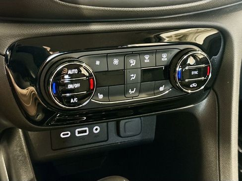 Used 2022 Buick Encore GX Select w/ Sport Touring Package image 26