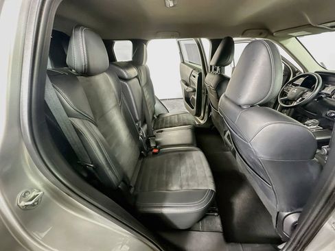Used 2024 Mitsubishi Outlander SE FWD image 11