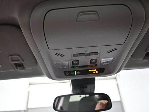 Used 2023 GMC Terrain SLT w/ Tech Package FWD image 12