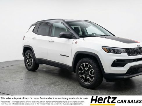 Used 2025 Jeep Compass Trailhawk AWD/4WD image 1