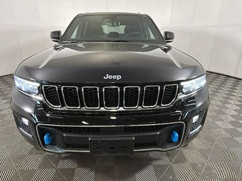Used 2023 Jeep Grand Cherokee Overland w/ Luxury Tech Group IV AWD/4WD image 7