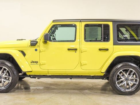 Used 2024 Jeep Wrangler Unlimited w/ Convenience Group image 12