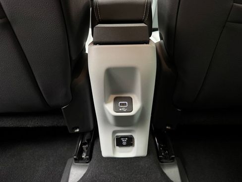 Used 2022 Jeep Renegade Limited AWD/4WD image 12