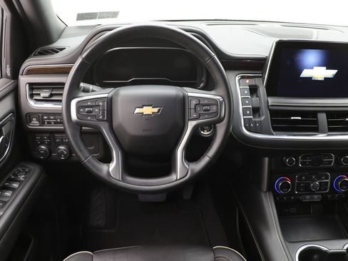 Used 2023 Chevrolet Suburban Premier image 14