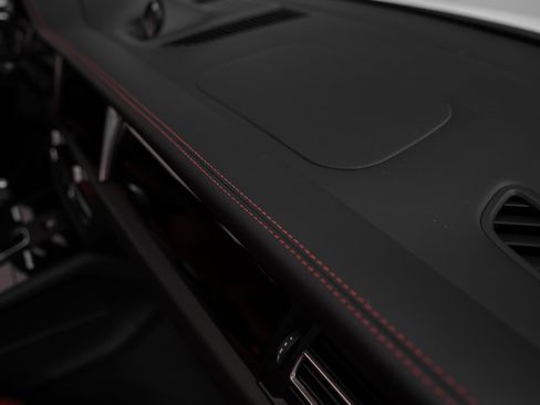 Used 2025 Porsche Macan image 24